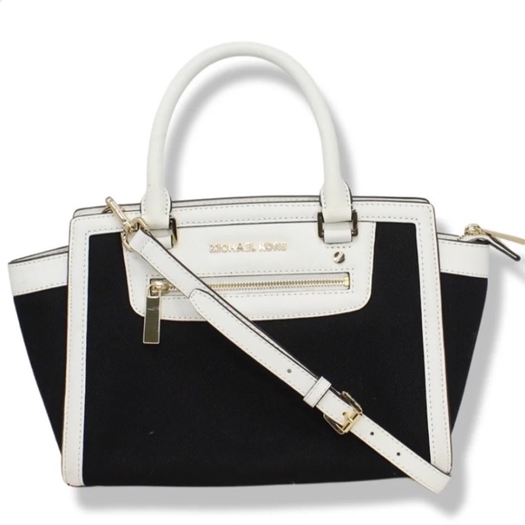 Michael Kors Handbags - 🌶️👑 MICHAEL KORS BLACK AND WHITE TOTE